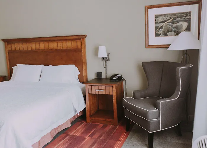 Hampton & River Hotel