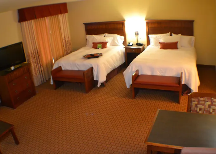 Hampton & River Hotel