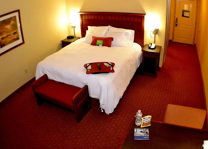 Hampton & River Hotel