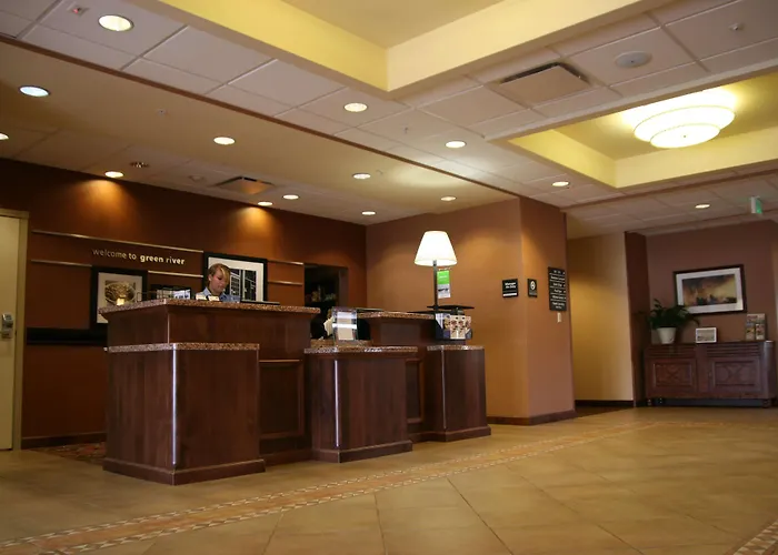 Hampton & River Hotel