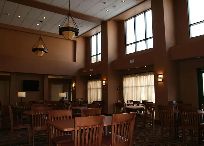 Hampton & River Hotel