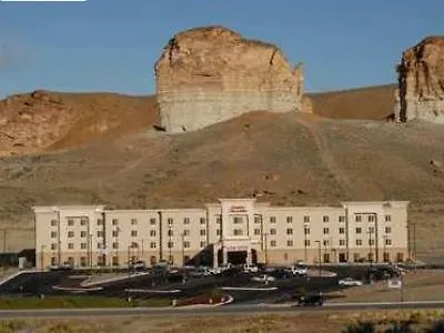 Hampton & River Hotel